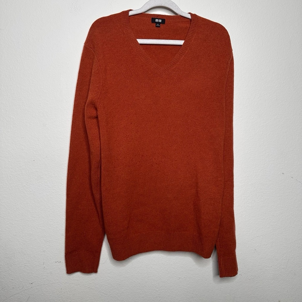 Uniqlo Sweater 100% Wool Lightweight V Neck Pullover Womens Size Medium‎ Casual